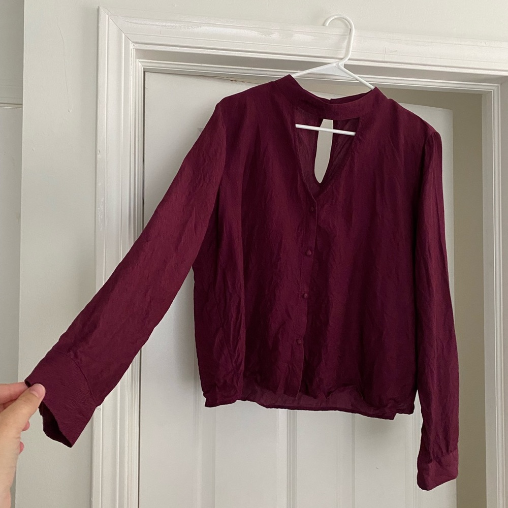 Wine-colored V-neck + Choker Button-up Blouse